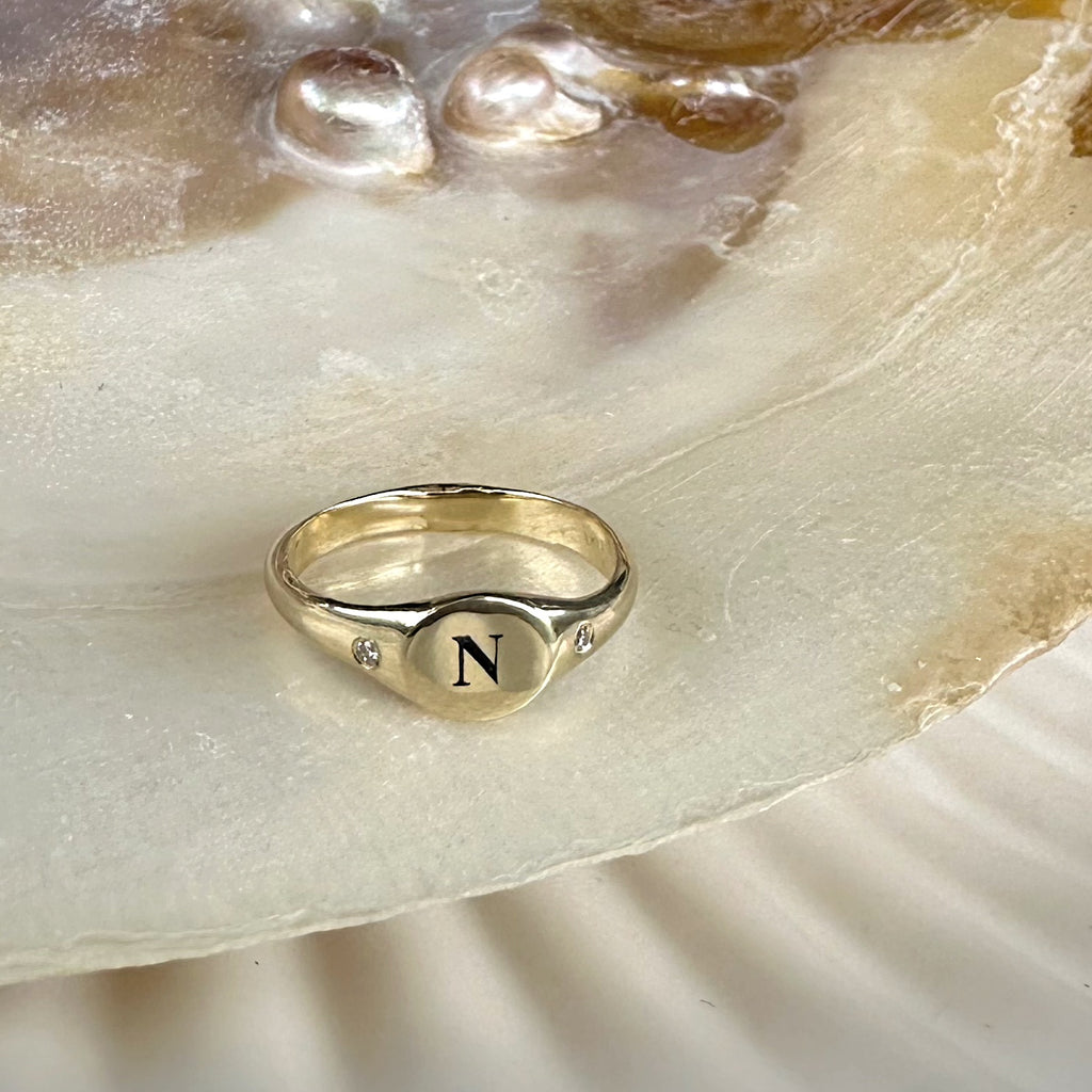 Gold Mini signet Ring - atua-studio